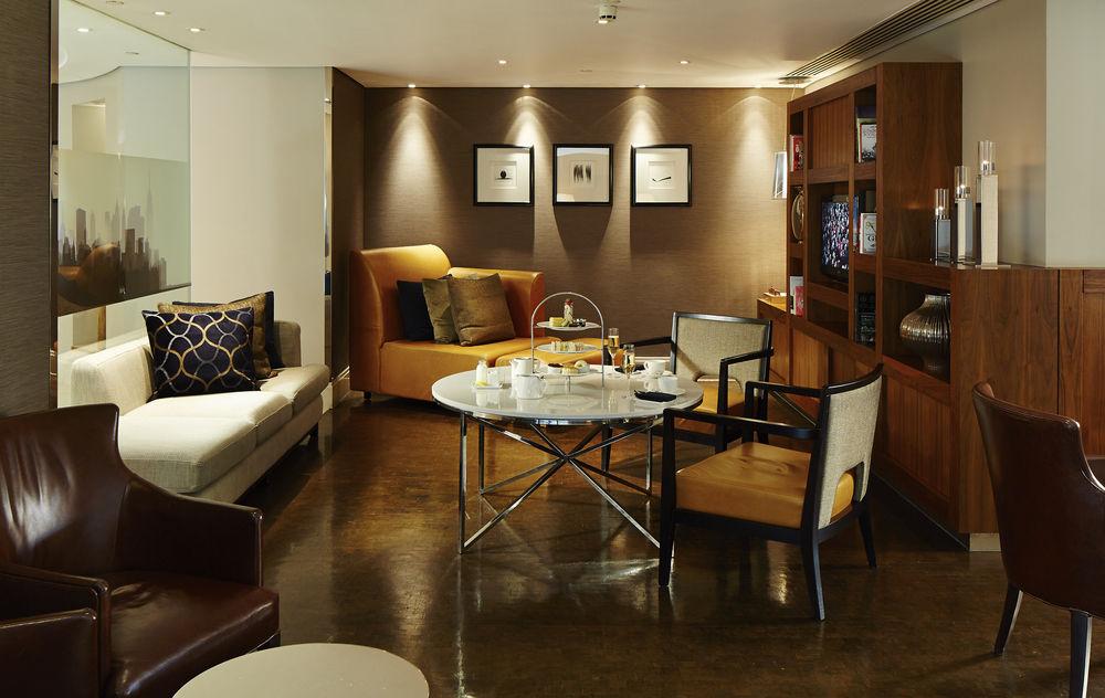 London Marriott Hotel Canary Wharf Exteriér fotografie The interior of the club