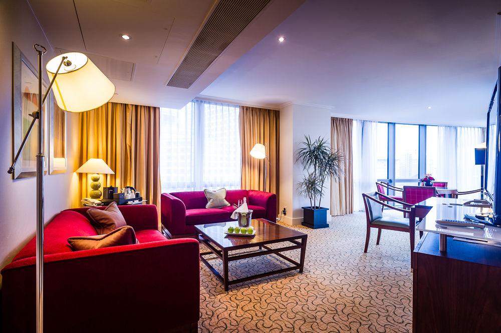 London Marriott Hotel Canary Wharf Exteriér fotografie Suite at the Radisson Blu Royal