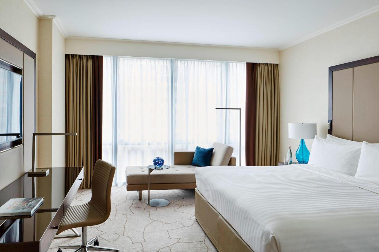 London Marriott Hotel Canary Wharf Exteriér fotografie A guest room at the Westin Palace, Madrid