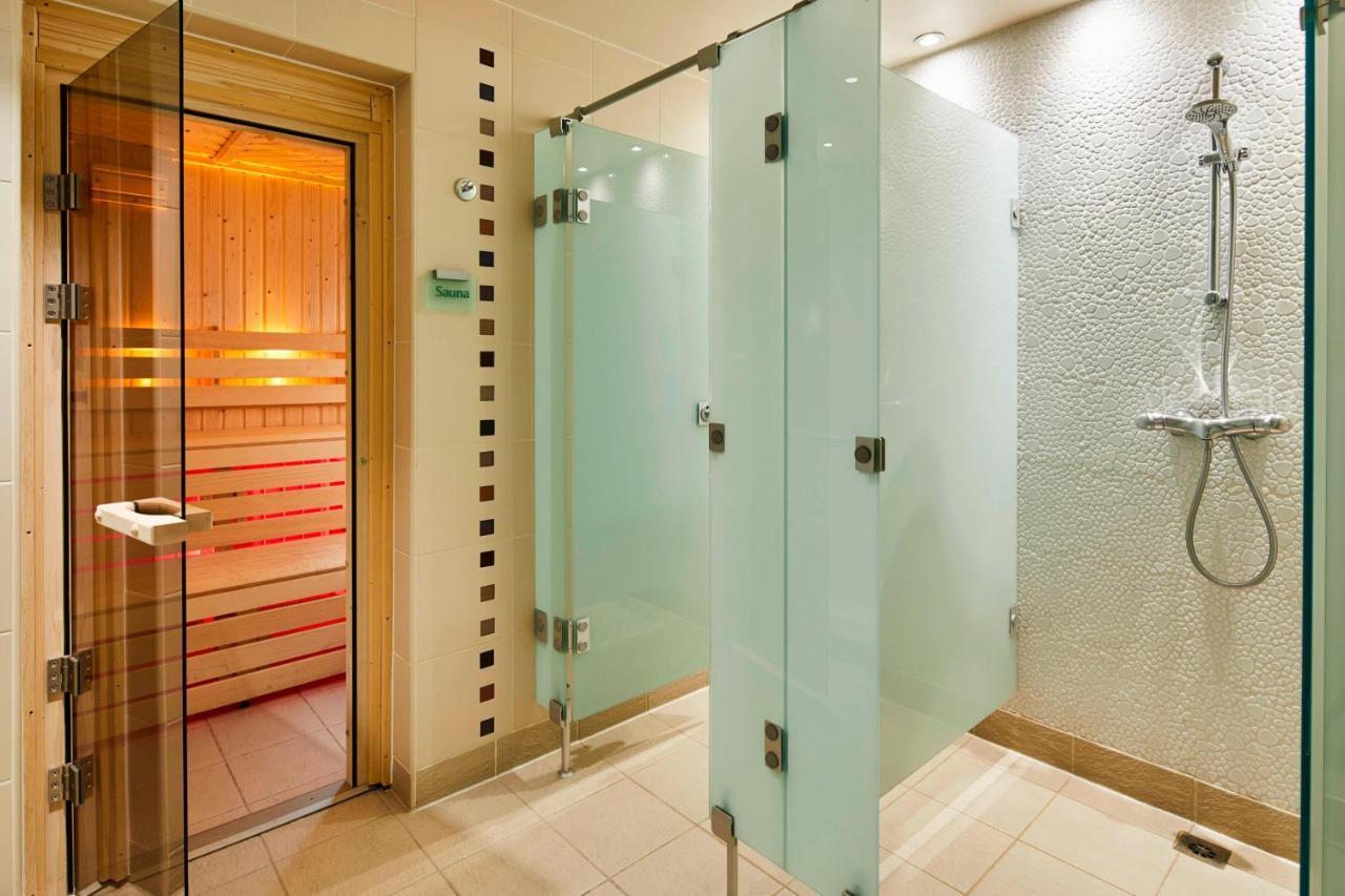 London Marriott Hotel Canary Wharf Exteriér fotografie A shower door