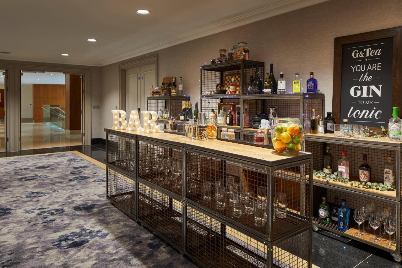 London Marriott Hotel Canary Wharf Exteriér fotografie The bar at the 100 Queen's Gate