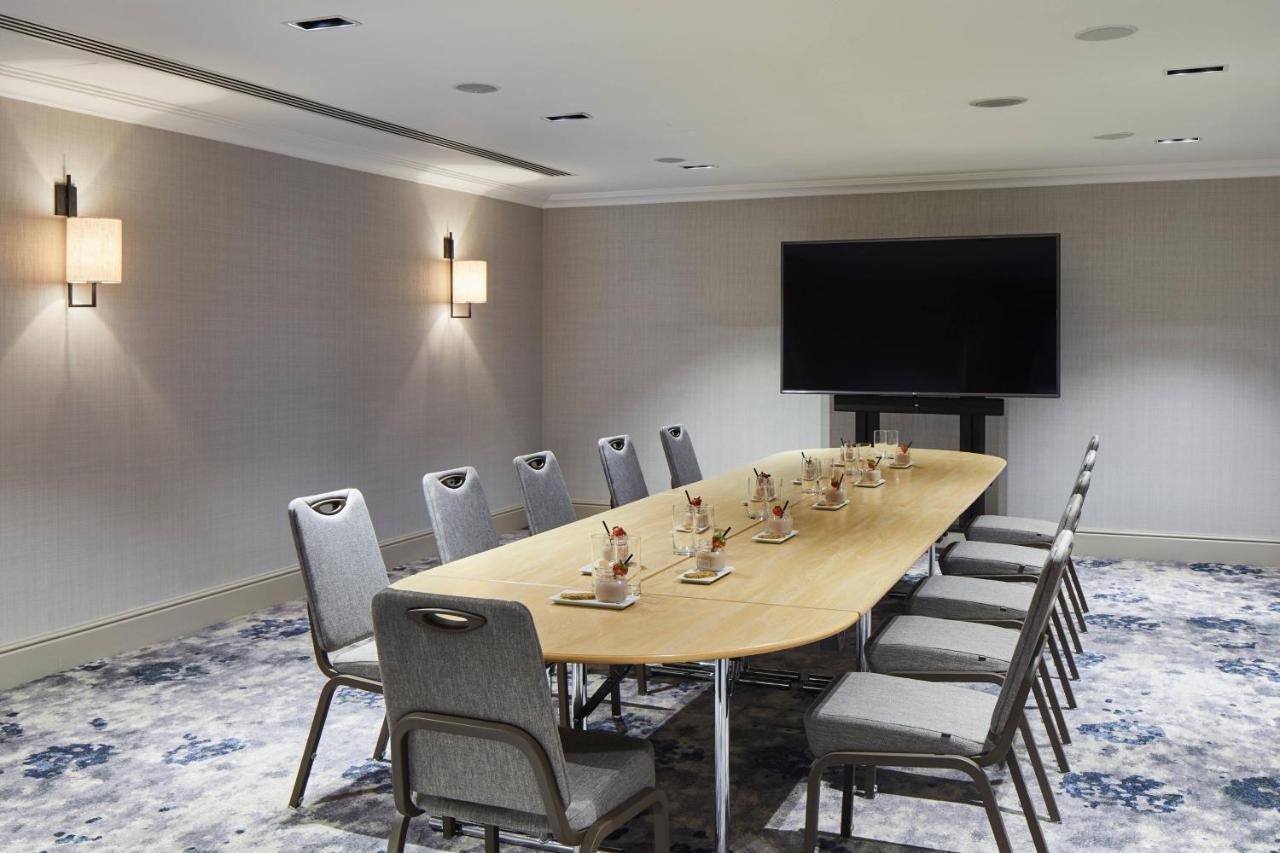 London Marriott Hotel Canary Wharf Exteriér fotografie A meeting room at the hotel