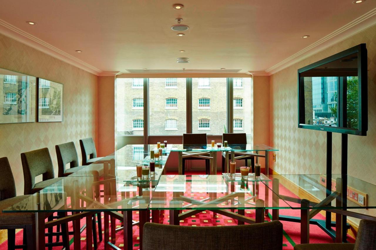 London Marriott Hotel Canary Wharf Exteriér fotografie The boardroom at the Mandarin Oriental, London