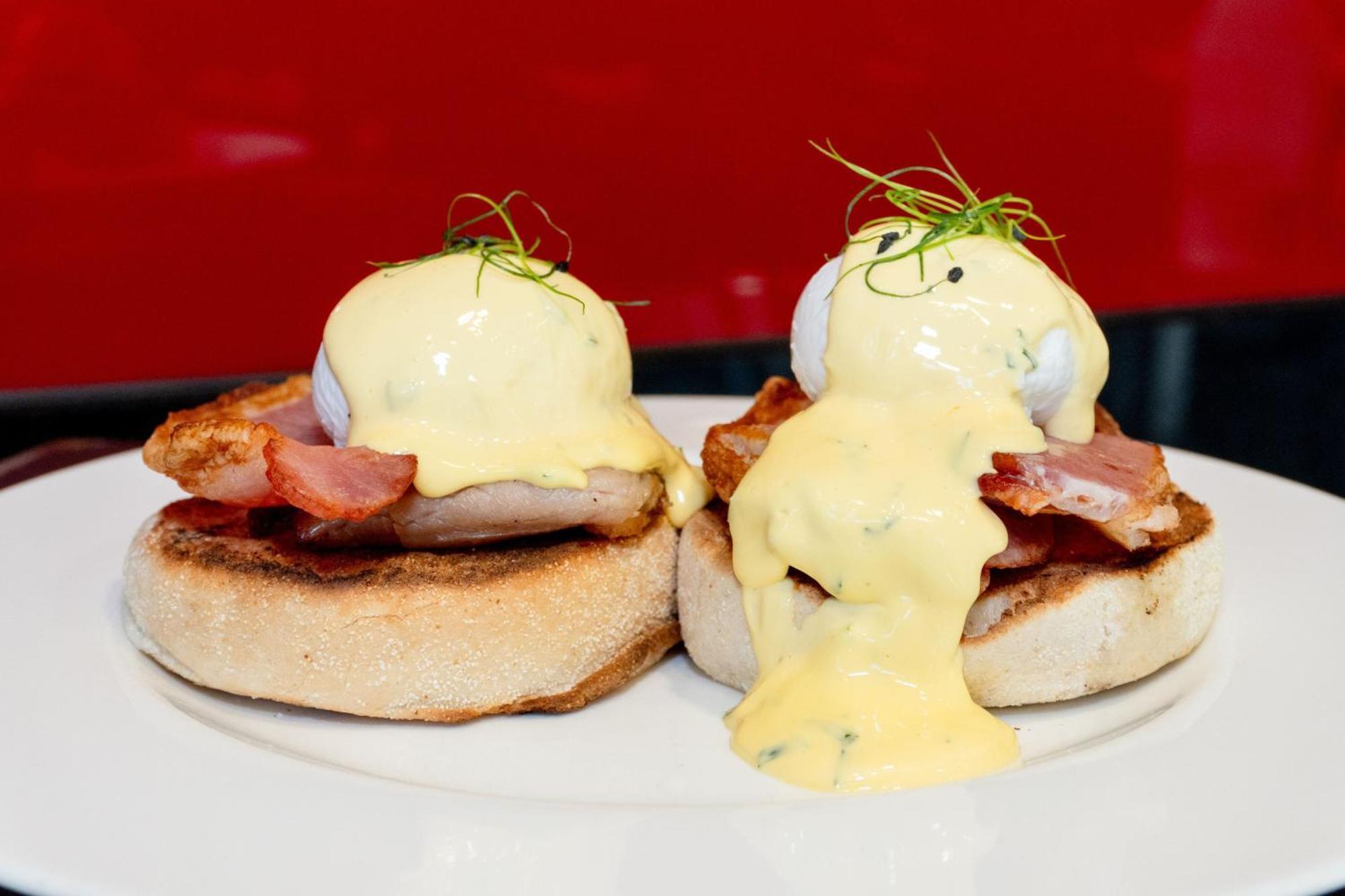 London Marriott Hotel Canary Wharf Exteriér fotografie Eggs Benedict