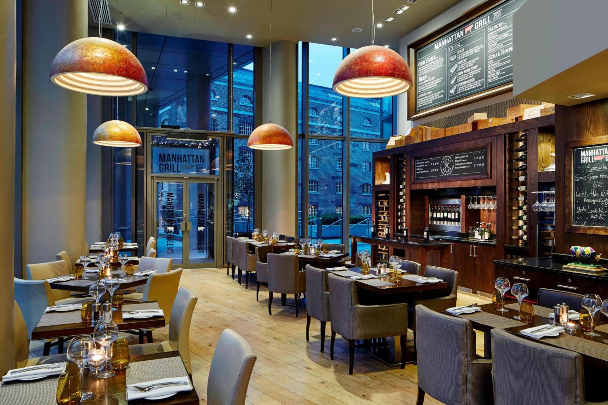 London Marriott Hotel Canary Wharf Exteriér fotografie The interior of the restaurant